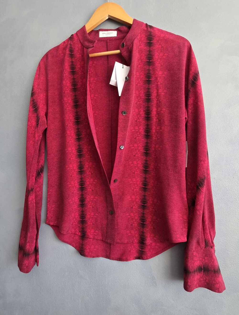 NWT EQUIPMENT FEMME SILK REPTILE PRINT LONG SLEEVE RED, BLACK BLOUSE, SIZE S
